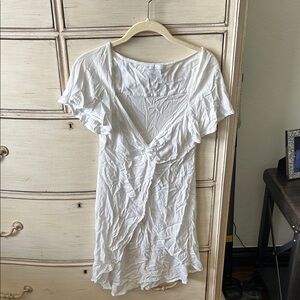 Leith White Short Sleeve V-Neck Knot-Front Tunic